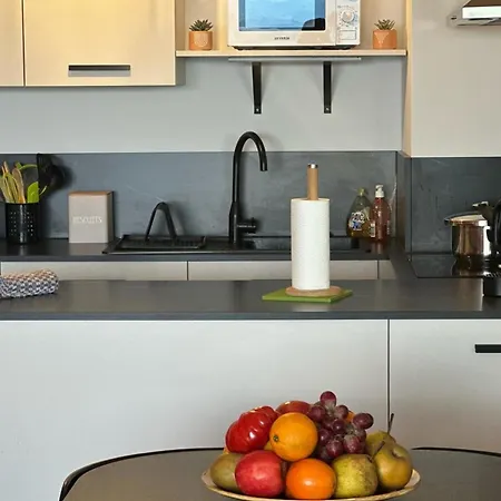 Cosy T2 Vue Climatise Wifi Et Equipe Refait A Neuf Apartment *