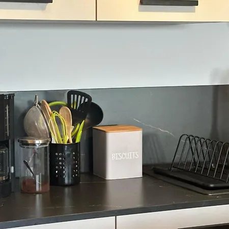 아파트 Cosy T2 Vue Climatise Wifi Et Equipe Refait A Neuf