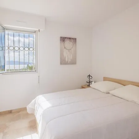 T2 Vue Climatisé Wifi&refait à Neuf Idéalement Situé à Ajaccio (Corsica)