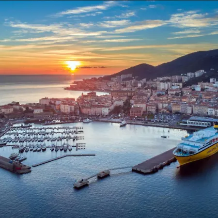 Cosy T2 Vue Climatise Wifi Et Equipe Refait A Neuf *