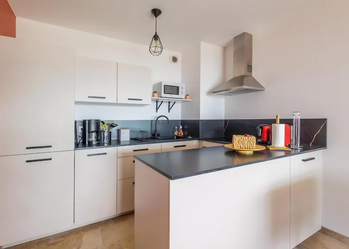 Cosy T2 Vue Climatise Wifi Et Equipe Refait A Neuf Apartament *