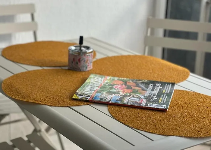 Cosy T2 Vue Climatise Wifi Et Equipe Refait A Neuf *