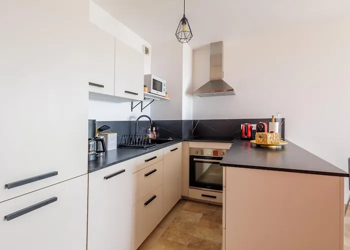 Cosy T2 Vue Climatise Wifi Et Equipe Refait A Neuf Апартаменты Аяччо